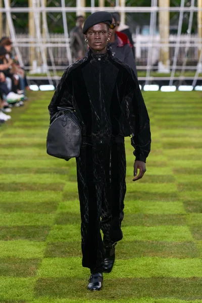 Look 14